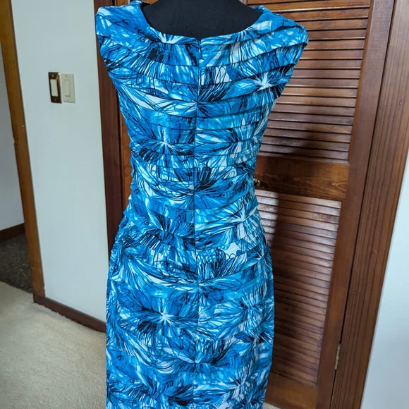 Blue Ruched Sheath Mini Dress with V-Neck - Picture 2 of 3